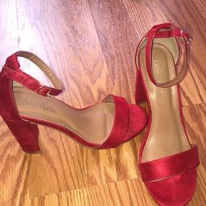 RED SUEDE SIZE 8 CHUNKY HEELS